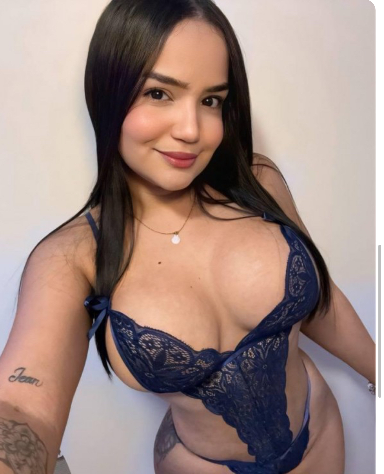 Hola! Mi nombre es Milena, una atractiva recién llegada de Paraguay. Me encuentro por la zona con la intención de brindarte la satisfacción de compartir mi compañía. Si te picó la curiosidad, te garantizo que esto es una emocionante aventura llena de experiencias memorables. Por lo tanto, te prometo un encuentro que desearás repetir, y te llevarás un precioso recuerdo de nuestro tiempo compartido. Te espero con impaciencia, ven a conocerme.