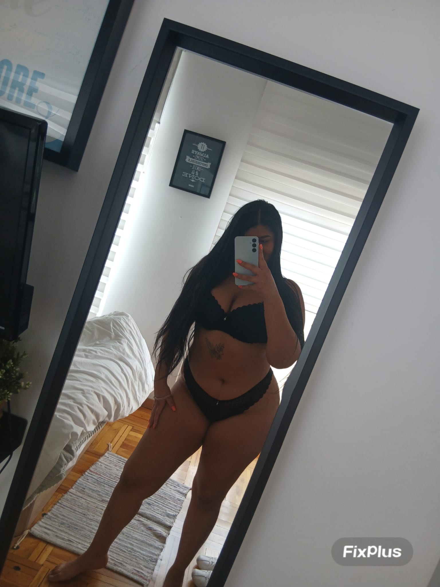 HERMOSA LATINA EXCELENTE COMPAÑÍA PARA PASAR EL RATO